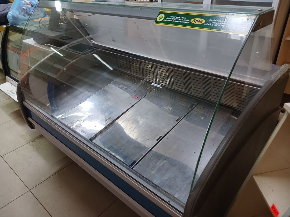 Продам витринные холодильники.