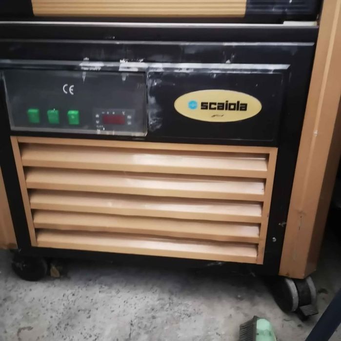 Сладкарска витрина