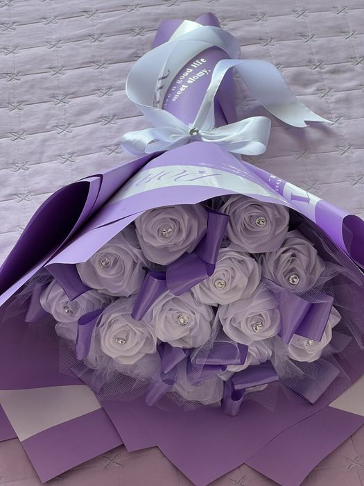 Букет от сатенени рози с безплатна доставка