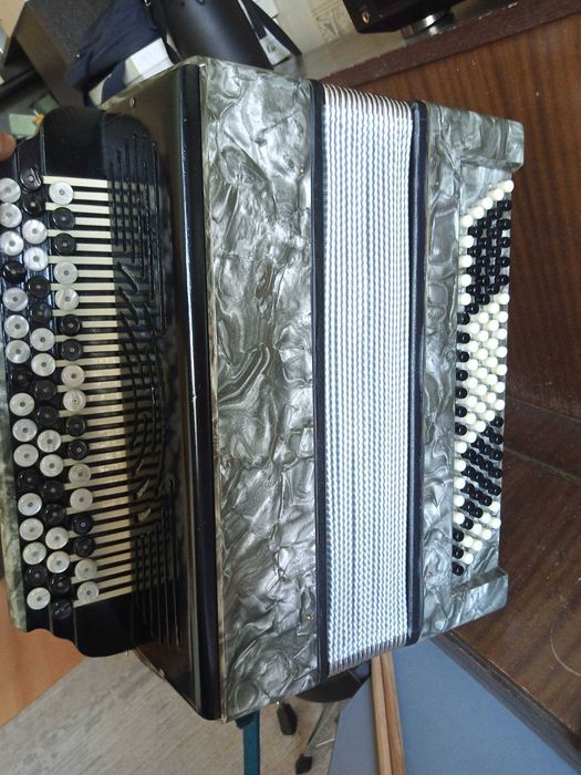 Баян цельнопланочный "Волга"