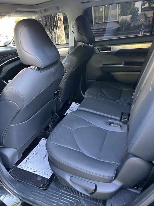 Toyota Highlander Limited E - Four Hybrid