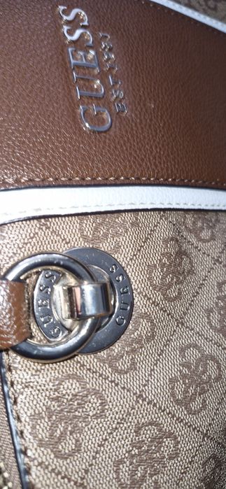 Geanta Guess est 1981