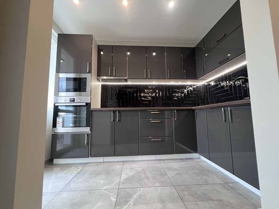 Продава се Четиристаен апартамент в Плевен, 9-ти квартал - 107 кв.м за 1234 €/кв.м - Снимка #2