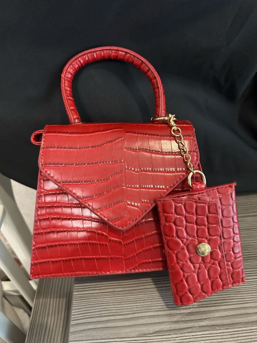 Красная сумка