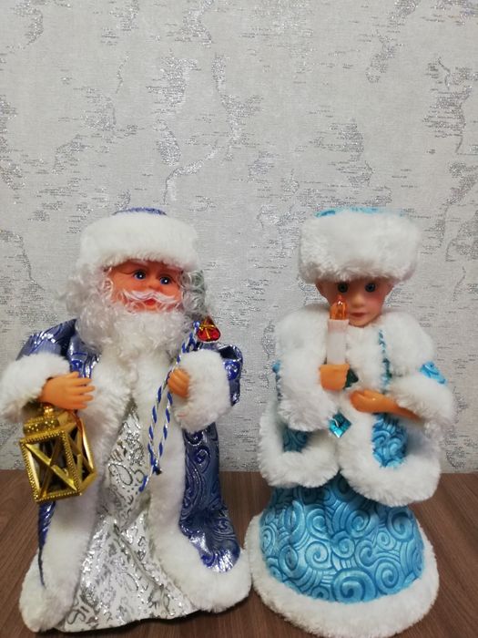 Дед мороз и Снегурочка.
