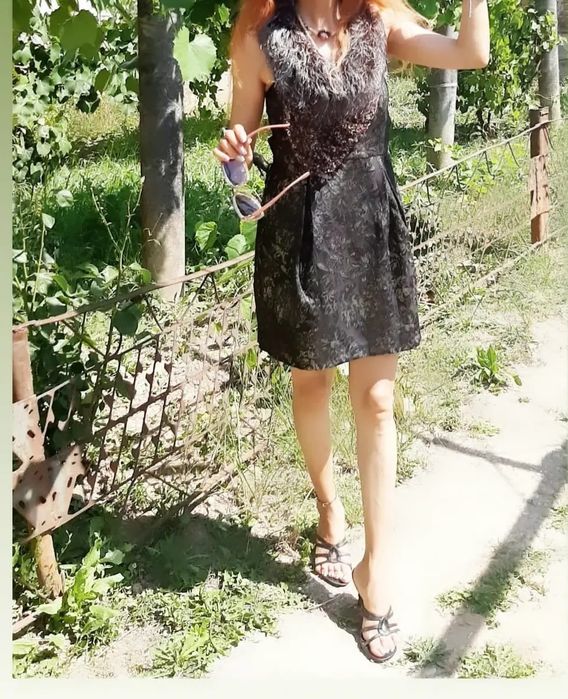 Vând rochițe elegante