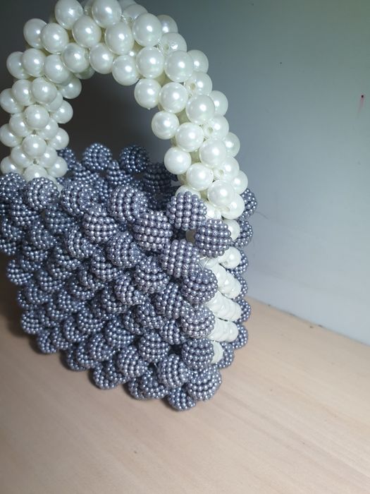 Миниатюрная сумочка из бусин