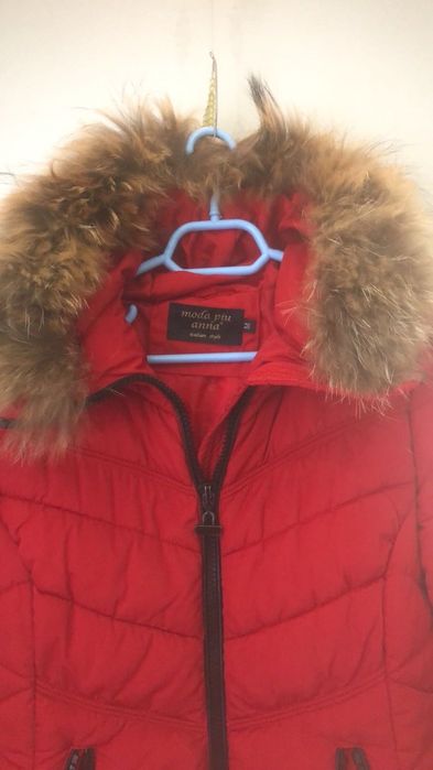 Червено дамско яке с естествен пух