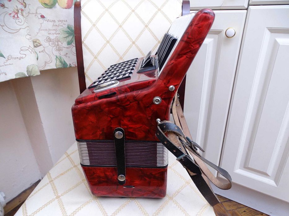 Акордеон Велтмайстер Стела 40 баса