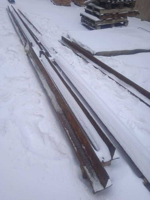 уголок, платформа, балки, забор, арматуры.