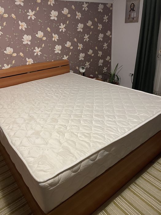 Saltea cu memorie ca nouă