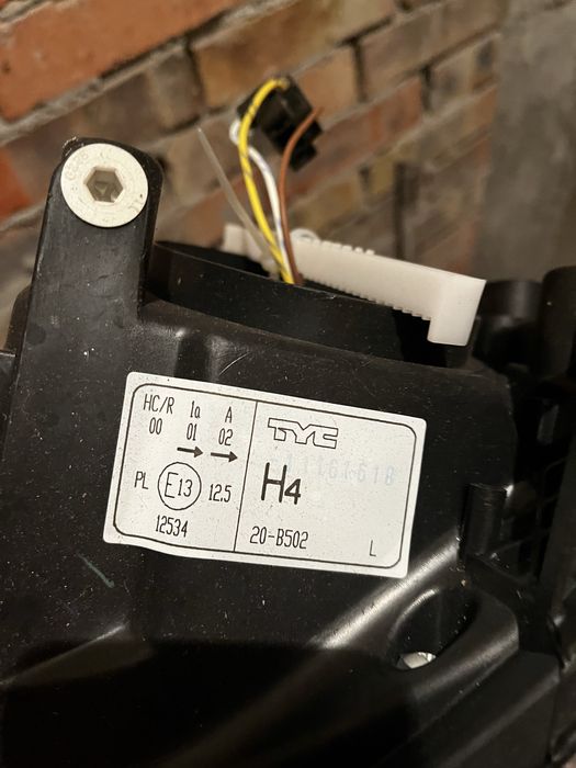 Нов ляв фар Шкода Фабия 2