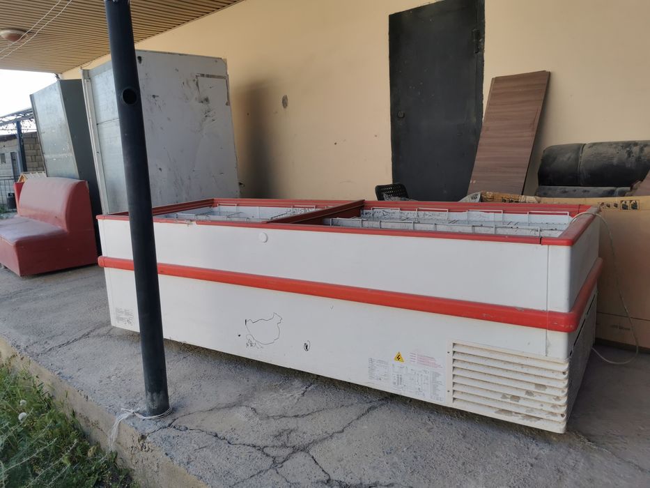 Магазинге морозильниктер сатылады.