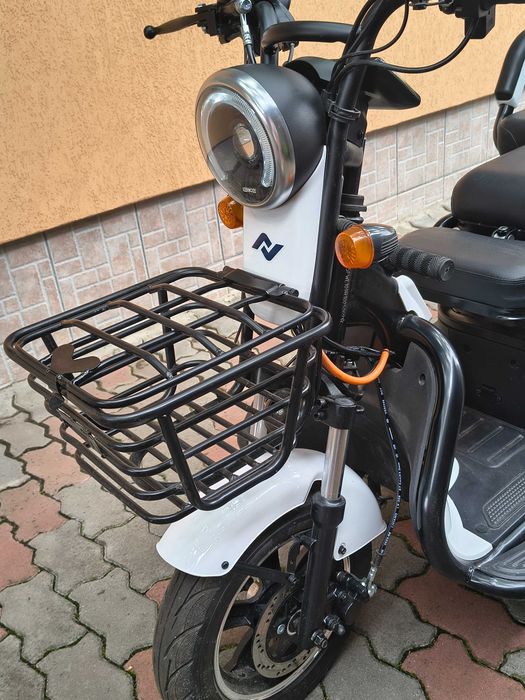 Vind tricicleta Neo Mobi A6 Ta 5 stare buna inmatriculata cu acte la zi cu 100 km la bord