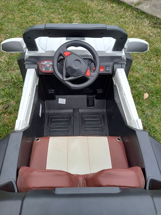 Mașină electrică pentru copii.