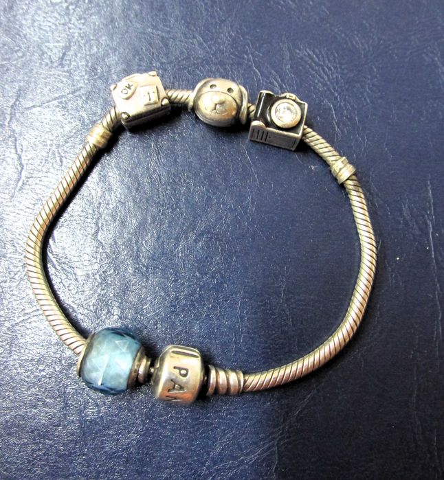 Oригинална сребърна гривна Pandora с талисмани