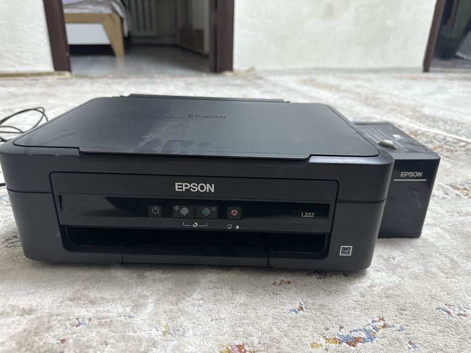 Цветной принтер марки EPSON,