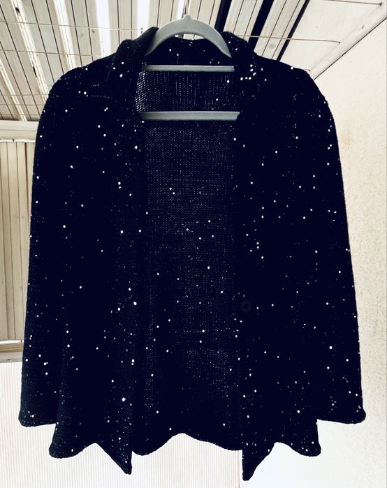 Модна къща MaxMara Weekend черна жилетка с пайети