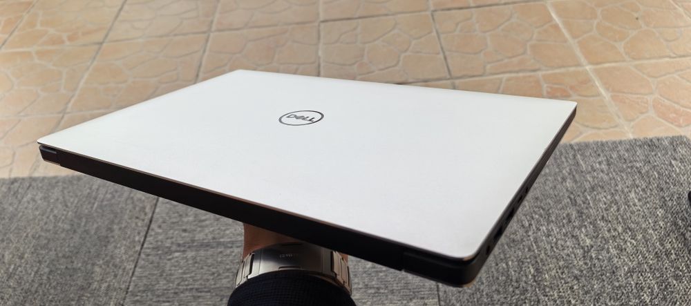 Laptop Dell 5540_Ecran 4K Touch---i9 9880H----32GB DDR4----Nvidia T2000 Quadro 4GB-----10/10 Estetic si Functional // Full METAL