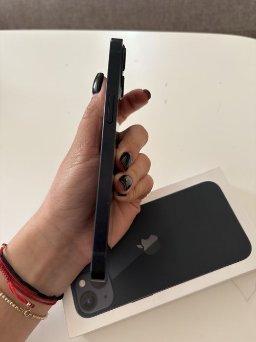 iPhone 13 ,цвят midnight 128GB