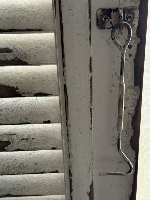 Usa /fereastra decorativa