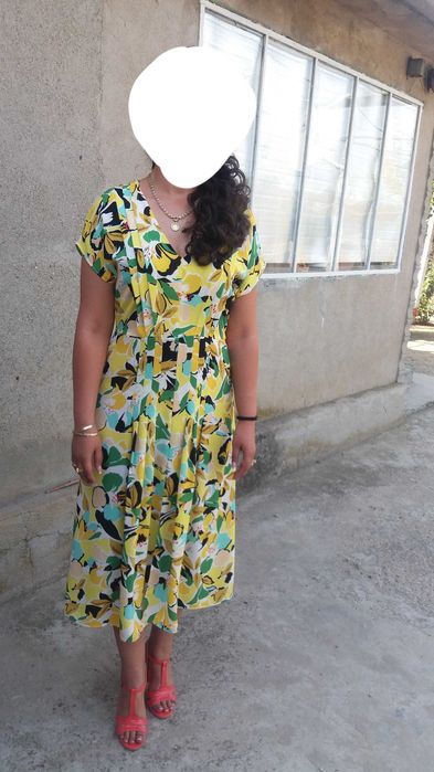 Vand rochii de ocazie, purtate o singura data