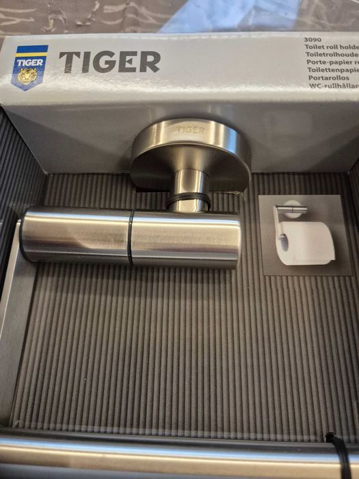 Продавам поставки за тоалетна хартия TIGER