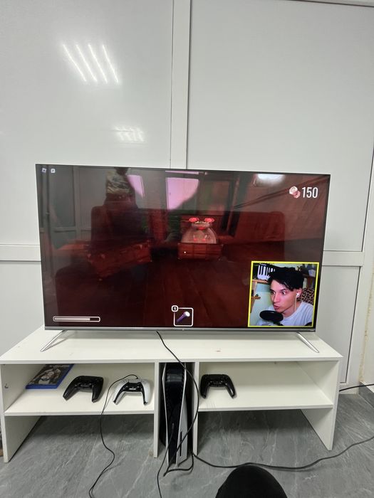 Продам PS5 в отличном состояние