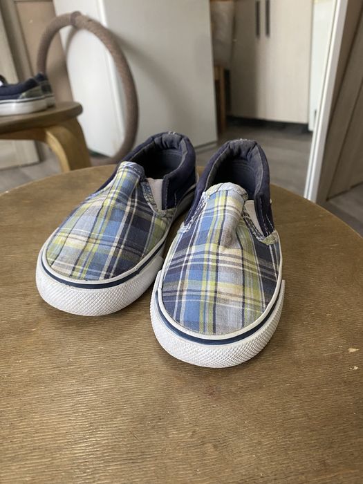 Детская обувь. Кроссовки