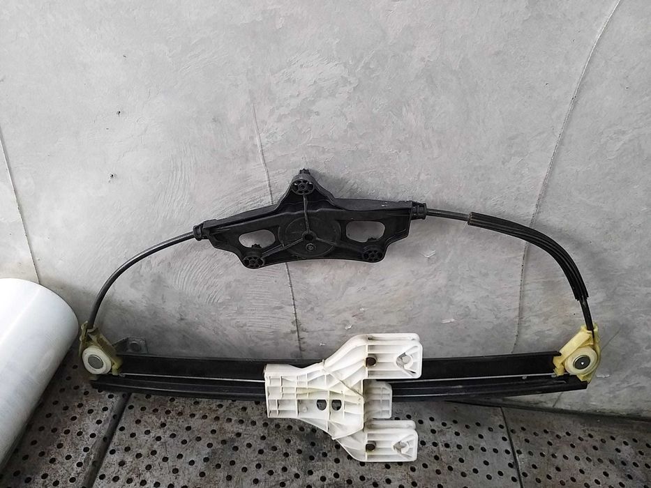 Macara geam electric stanga spate audi a4 b9 8w break 8w0639461