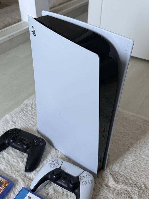 Playstation 5 Disc Edition + 2 manete + 6 jocuri