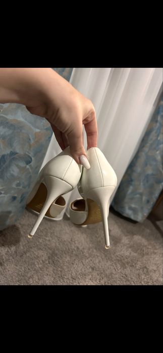 Pantofi cu toc/ tocuri perfecte pentru orice eveniment