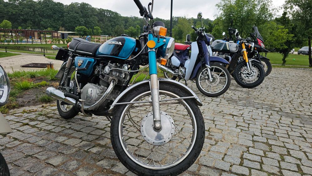 Vand motocicleta de epoca HONDA CB125K5