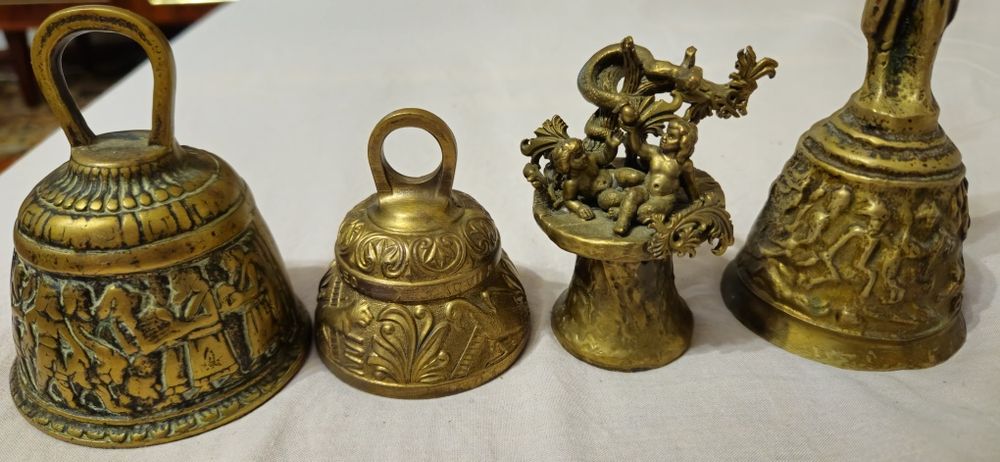 Vand clopotei ornamentali de colectie.Vezi cele 8 poze atasate