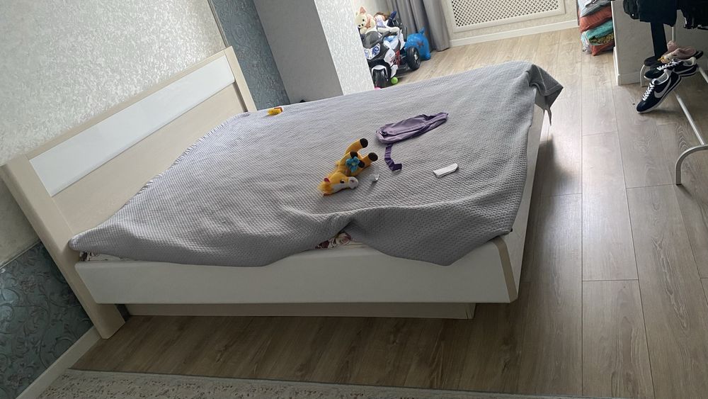 Продам двухспальни кровать