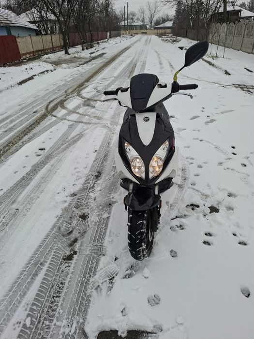 Vând sau schimb Scuter