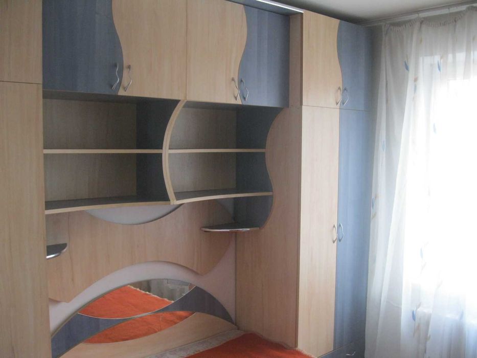 Persoana fizica vand ap. 4 camere etaj 1 Rogerius