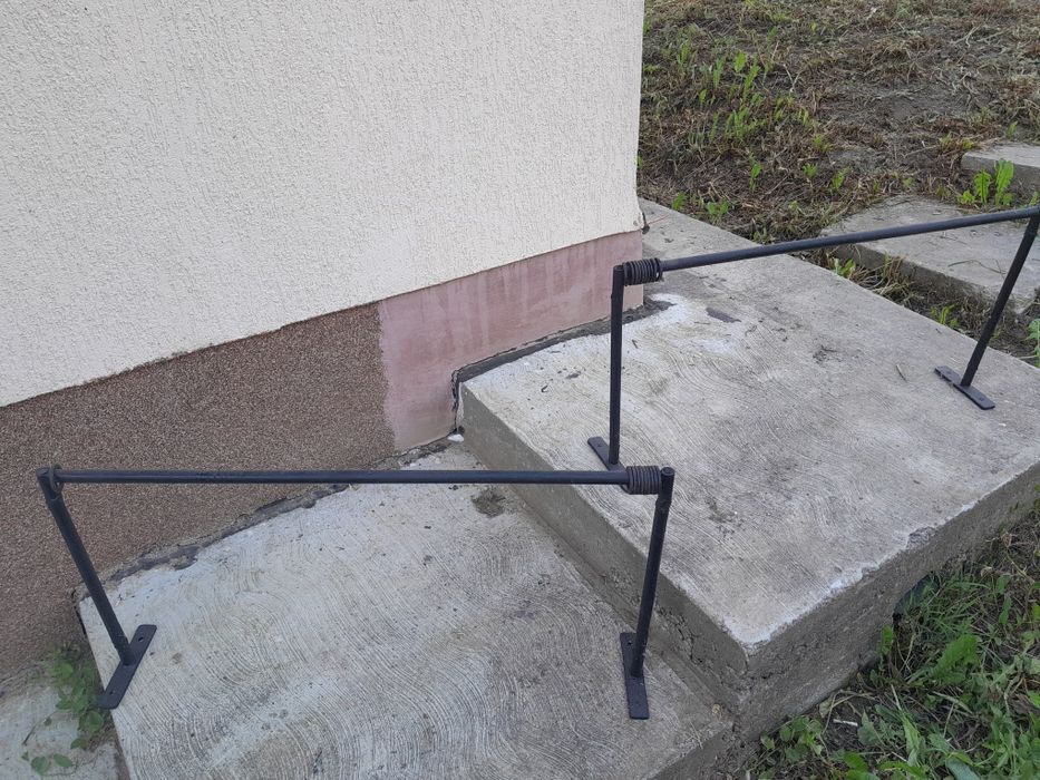 Suporturi metalice de tavan pentru uscat rufe