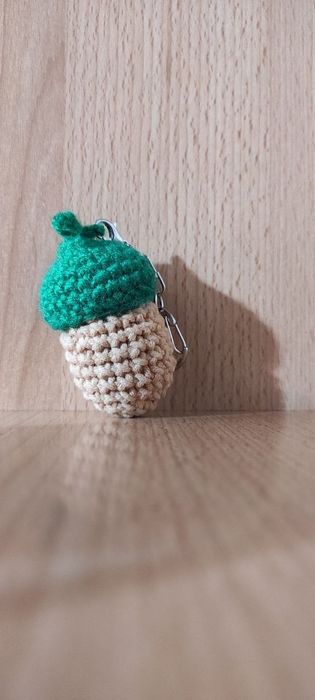 Вязанные к Пасхе яйца, куличи. Брелки