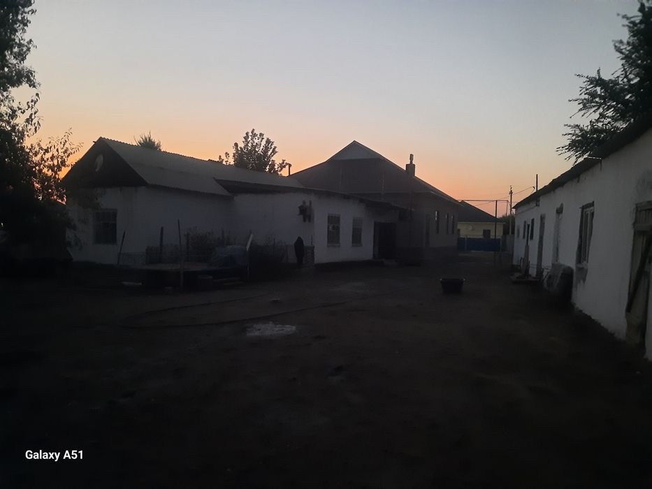 Жер үй сатылады.