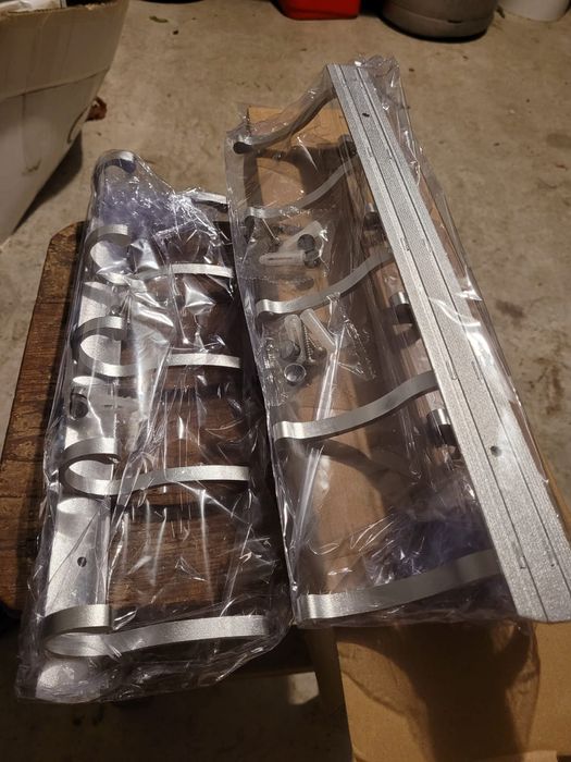 2 curiere inox pentru perete