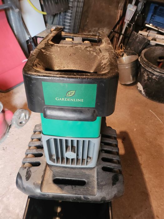 Тиха валова клонотрошачка Дробилка Gardenline GLLH 2542 (2500W, 60L кош)