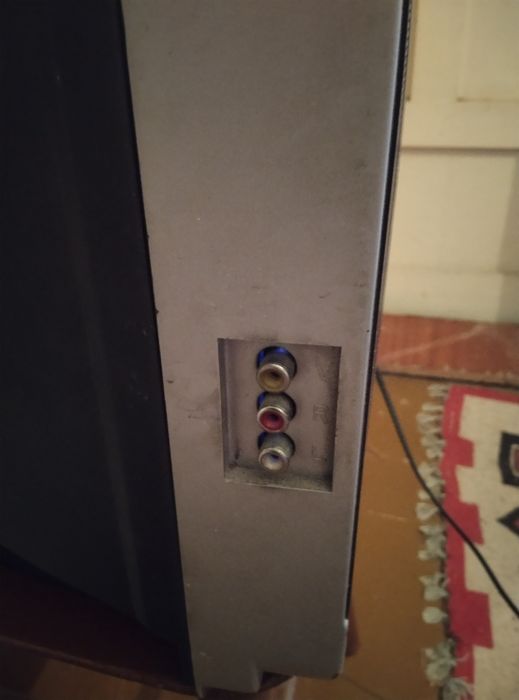 Продавам телевизор нео