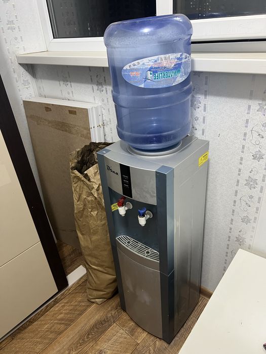 Продам напольный кулер для воды Bona