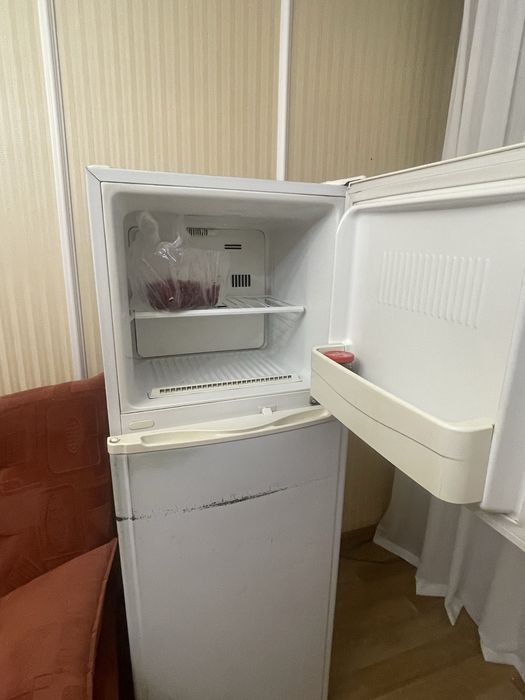 Холодильник LG рабочий