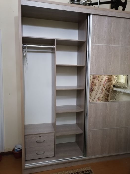 Продаётся Шкаф для одежды