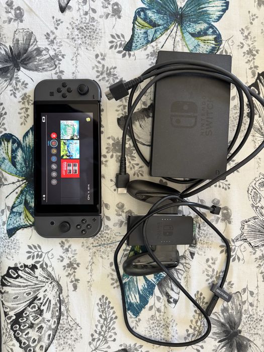 Nintendo Switch V2 + Zelda BOTW & TOTK + accesorii