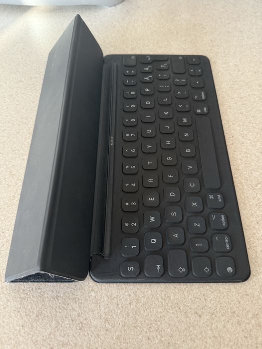 Apple Smart Keyboard pentru iPad 10.2 / 10.5 – stare foarte buna