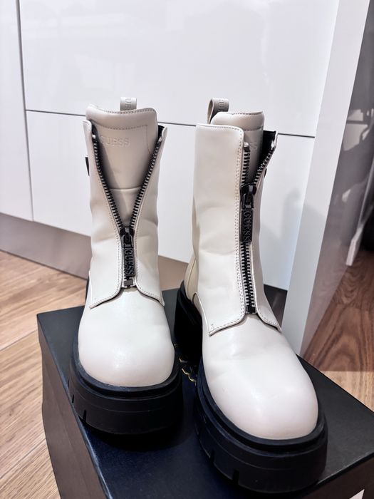 Ghete Guess marimea 38 albi