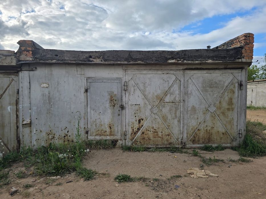 Продам два гаража на ветеранах.